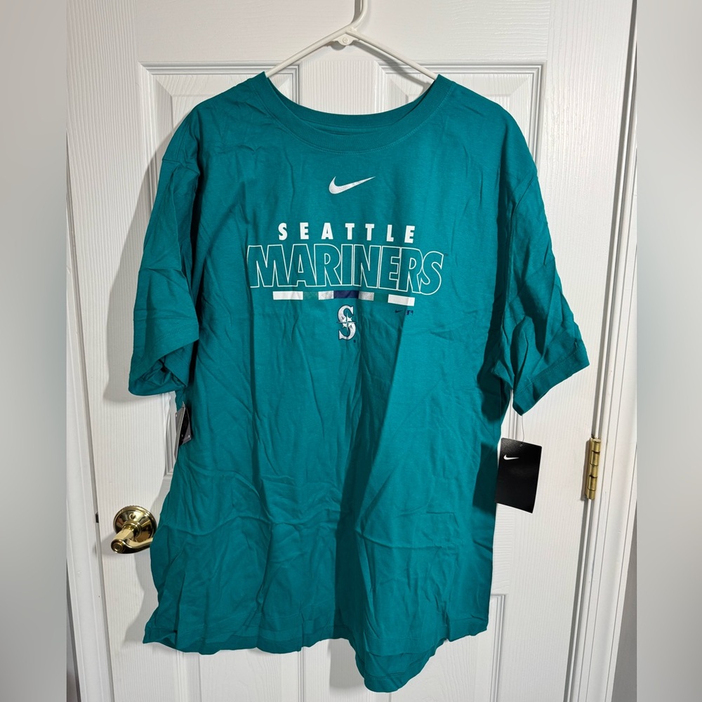 NWT - Men’s Nike Seattle Mariners T-shirt